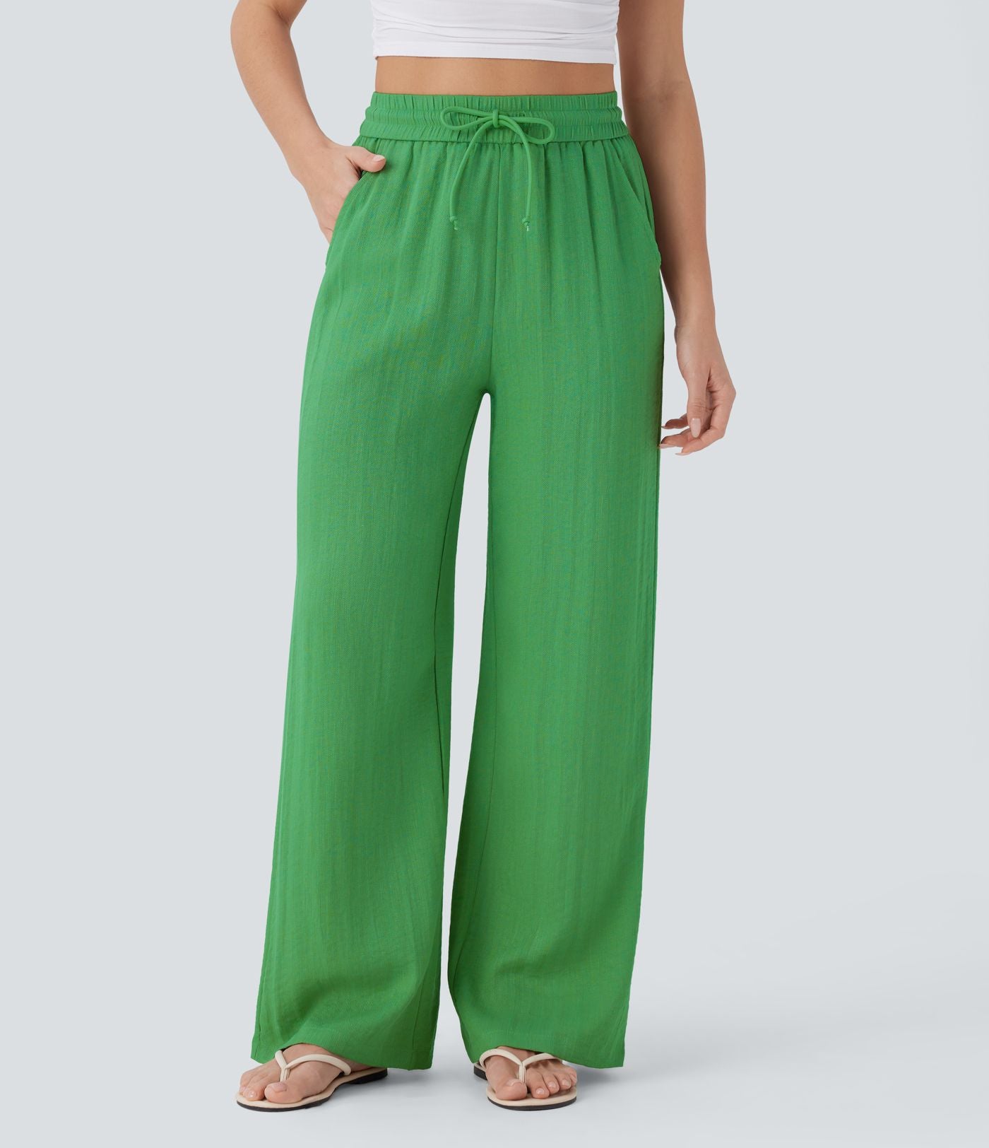 Pantalon large fluide taille haute avec cordon de serrage, poches latérales et aspect lin