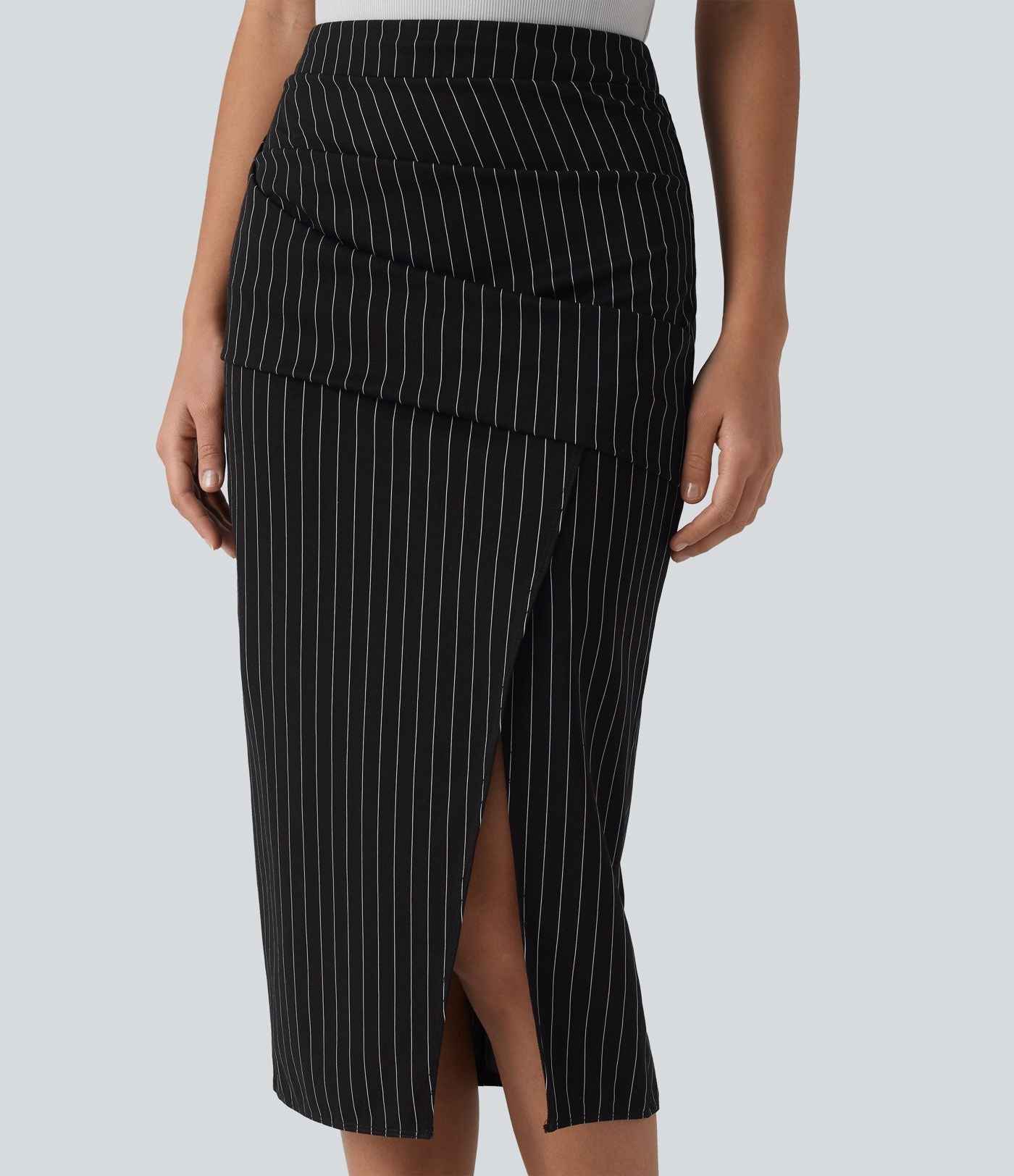 Jupe midi moulante tailleur taille haute croisée à rayures et ourlet fendu