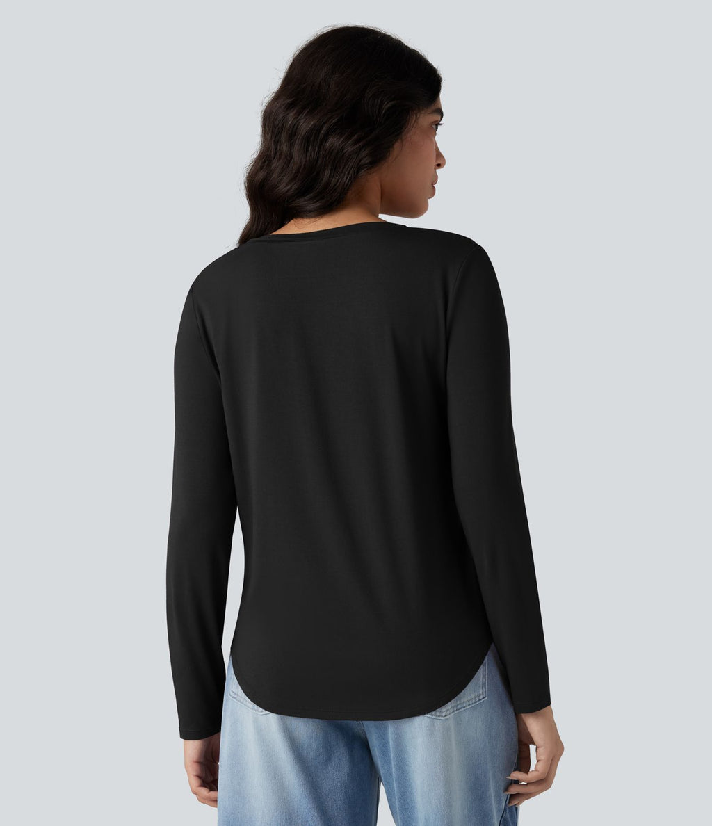 T-shirt col V manches longues ourlet arrondi coupe décontractée avec poche