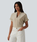 Chemise col V manches courtes aspect lin pour le bureau