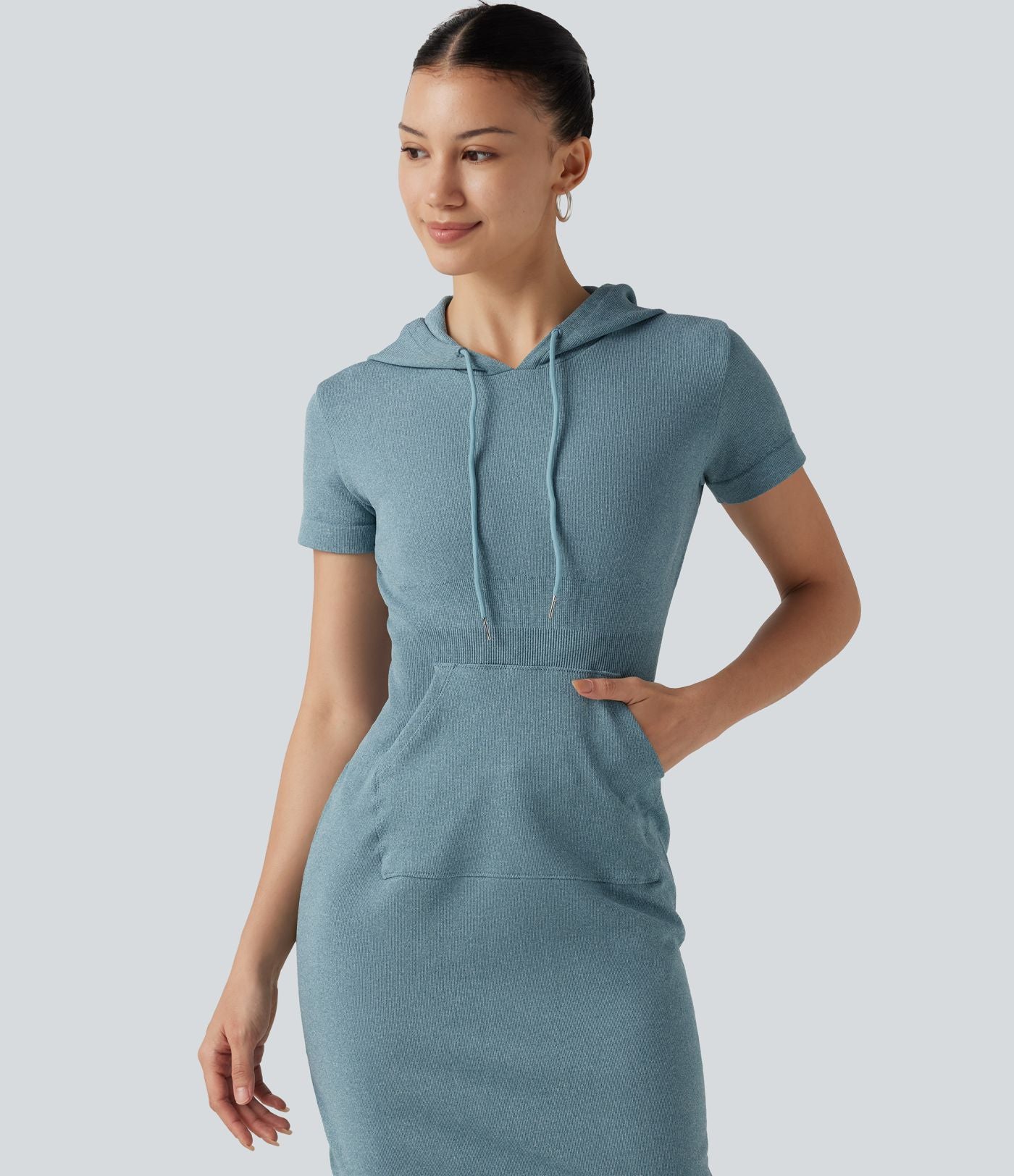 Robe mini moulante OneForm Seamless Flow à capuche avec cordon de serrage, manches courtes et poche