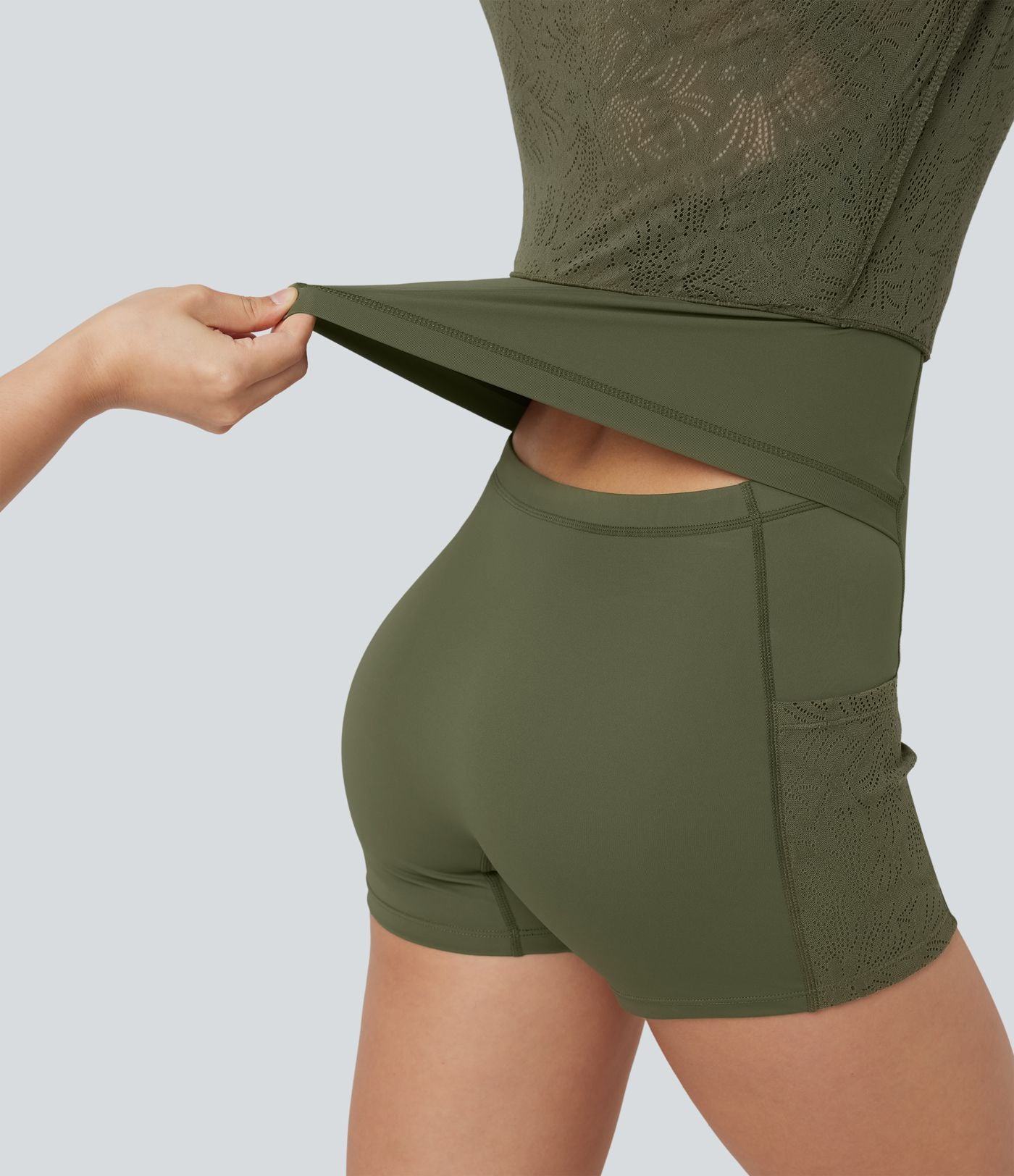 Robe-short 2-en-1 mini de danse active avec dos nu, détail torsadé, dentelle et poches-Easy Peasy