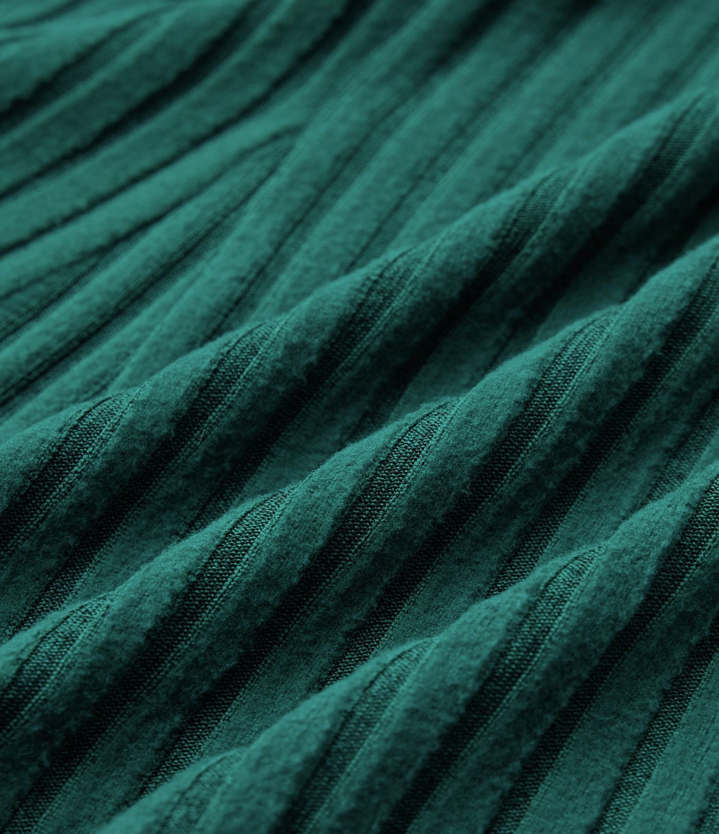Robe midi fluide en maille côtelée à col Henley et manches longues