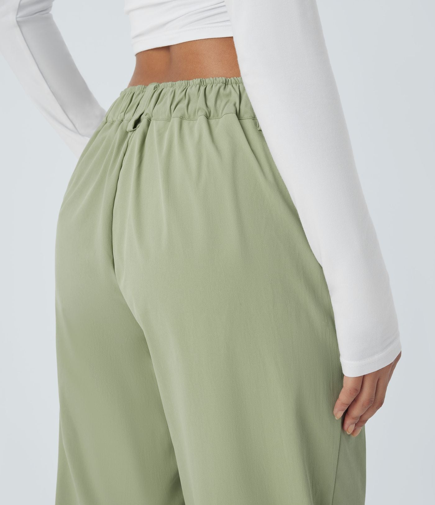 Pantalon décontracté droit taille moyenne à bouton, fermeture éclair et poches latérales