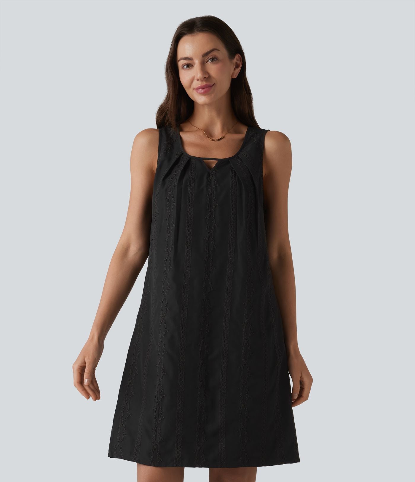Robe mini sans manches à col rond brodée