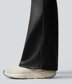 Pantalon de yoga à coupe bootcut gainant taille haute brillant effet cuir avec poches Halara Ultrasculpt™