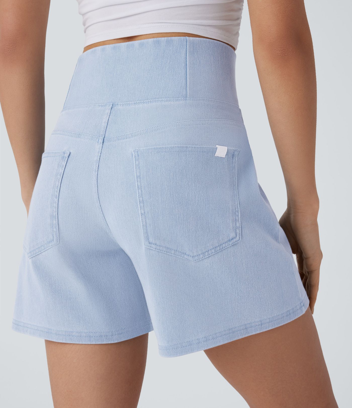 Halara Flex™ Short décontracté évasé à jambe large en denim extensible délavé taille haute croisée avec poches multiples