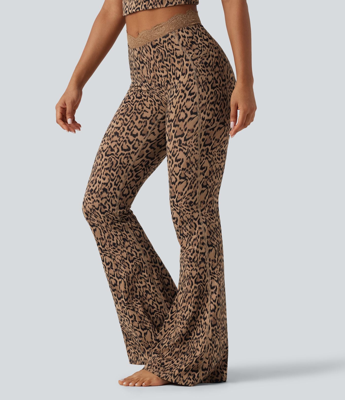Legging yoga Halara UltraSculpt™ flare taille haute avec ceinture en V imprimé léopard, dentelle contrastée et poches