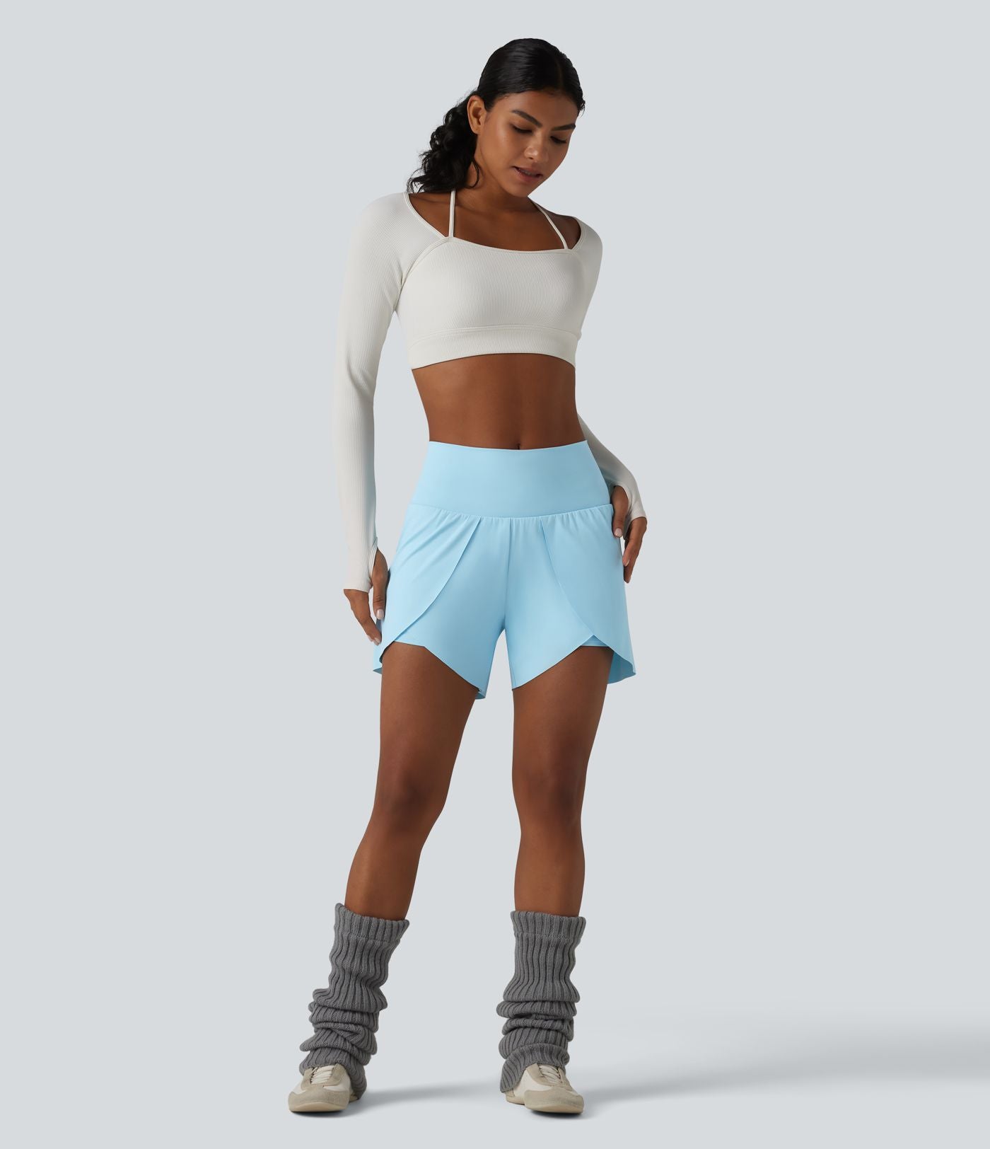 Short de yoga 2-en-1 SoftlyZero™ Airy effet frais InstantCool taille mi-haute 12,5 cm ourlet tulipe avec poches