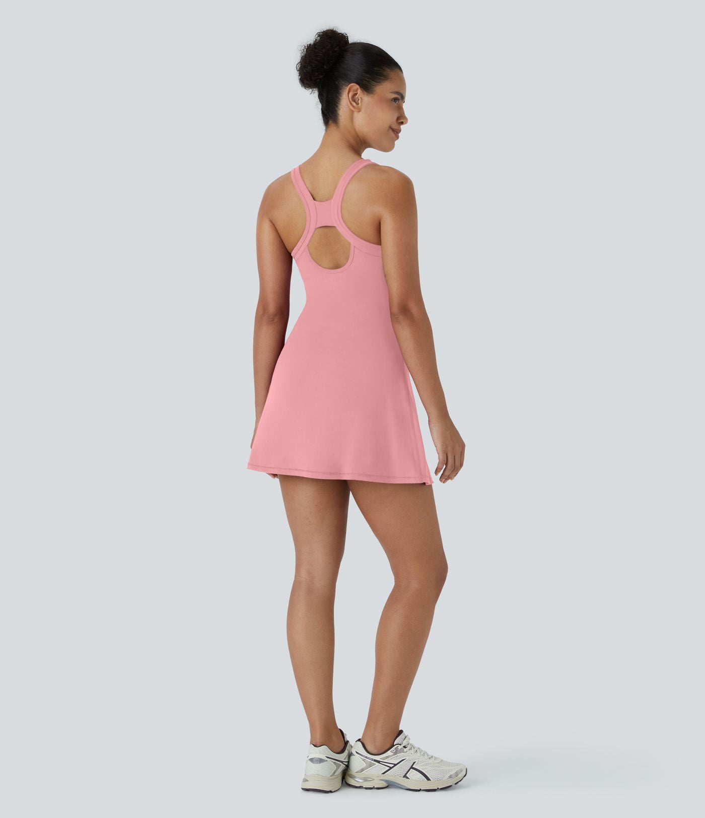 Robe de tennis mini SoftlyZero™ Airy à dos nu avec dos nageur découpé et poches effet frais InstantCool