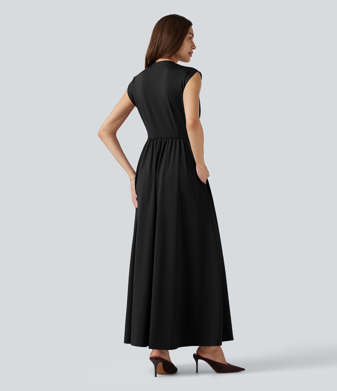 Robe midi fluide esprit bureau sans manches col V avec poches