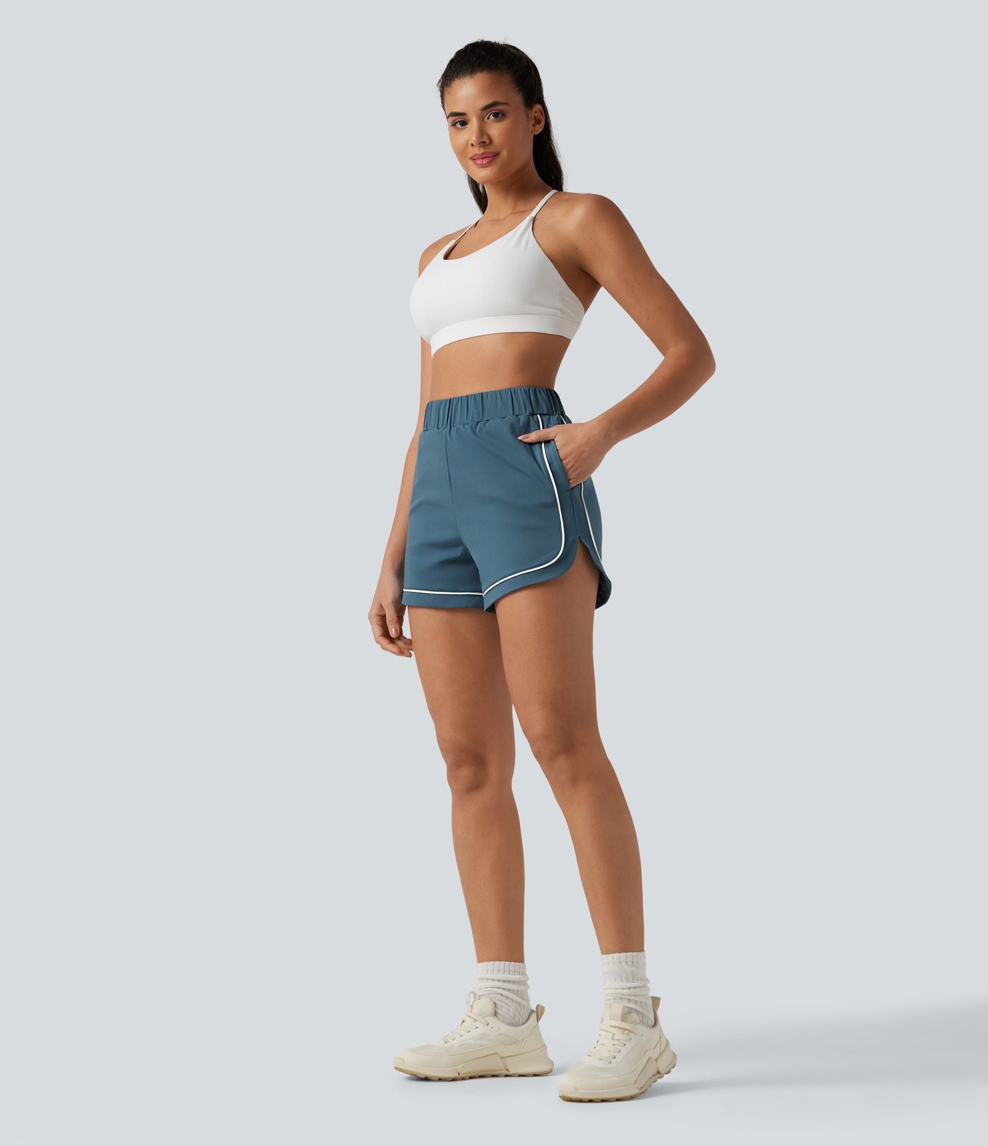Short de yoga ample taille haute colorblock à bande latérale 7,5 cm avec poches