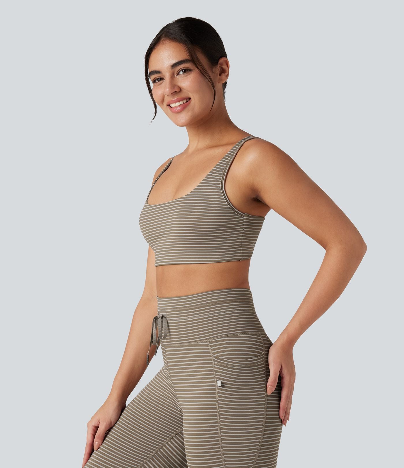 Brassière de sport yoga soutien léger col U à découpes rayé bonnets A-C