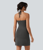 Robe resort mini dos nu à col licou avec lien noué dans le dos et poches