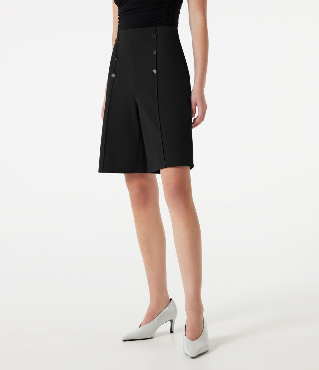 Short tailleur baggy taille haute avec boutons décoratifs et poches
