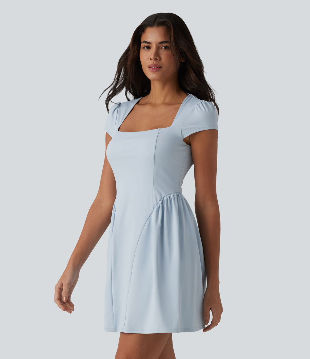 Robe courte casual à manches courtes, encolure carrée et soutien-gorge intégré