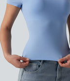 T-shirt décontracté col rond échancré à manches courtes avec soutien-gorge intégré bonnets B-DD