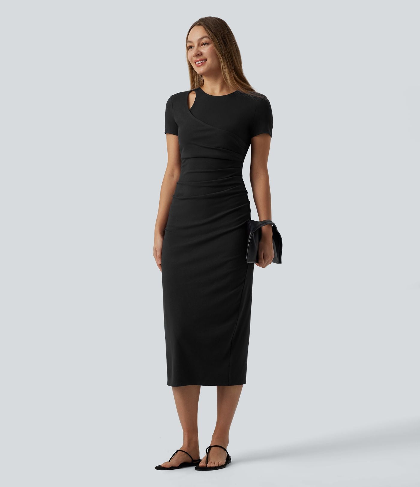 Robe midi col rond manches courtes avec découpes et fronces