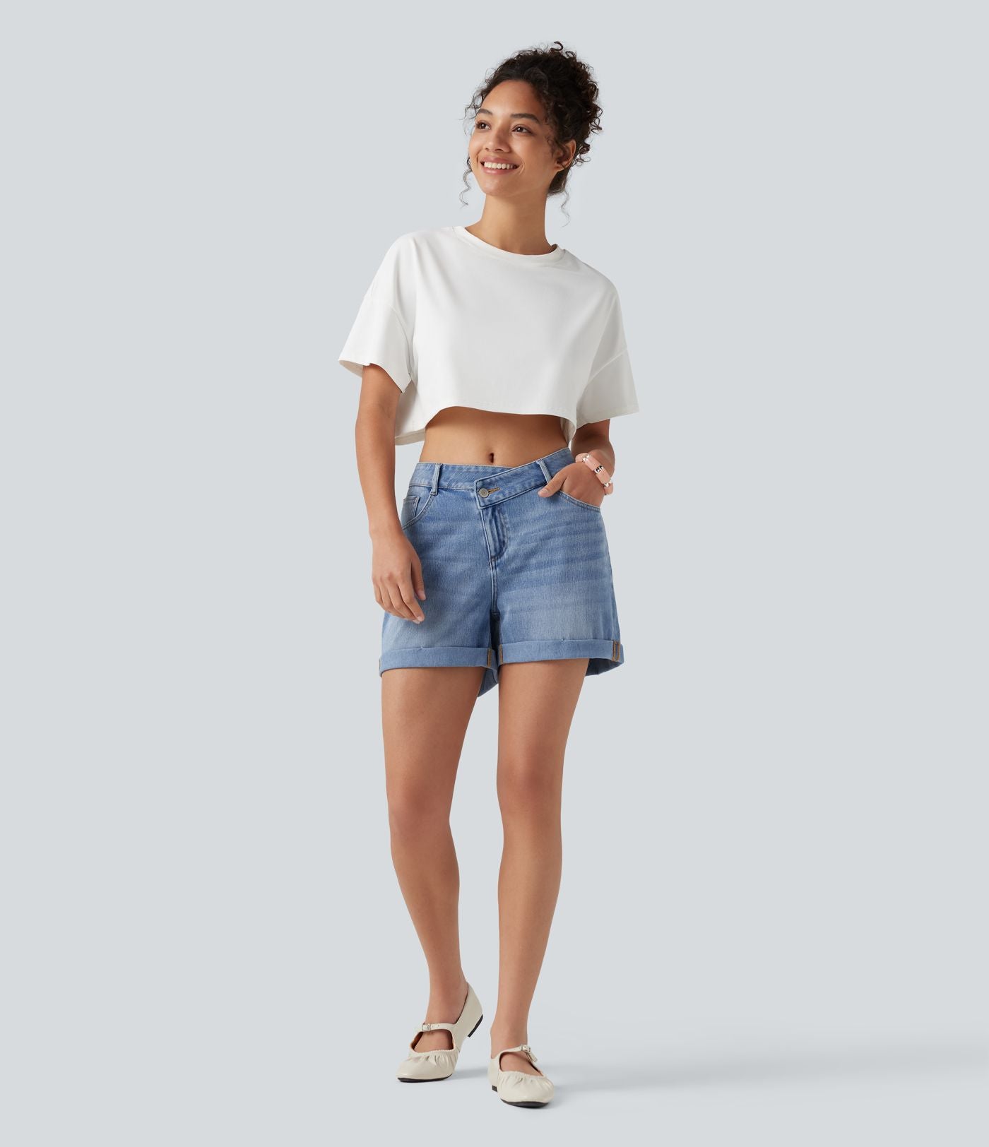 Short denim décontracté Halara Flex™ asymétrique délavé taille haute ourlet roulotté avec poches