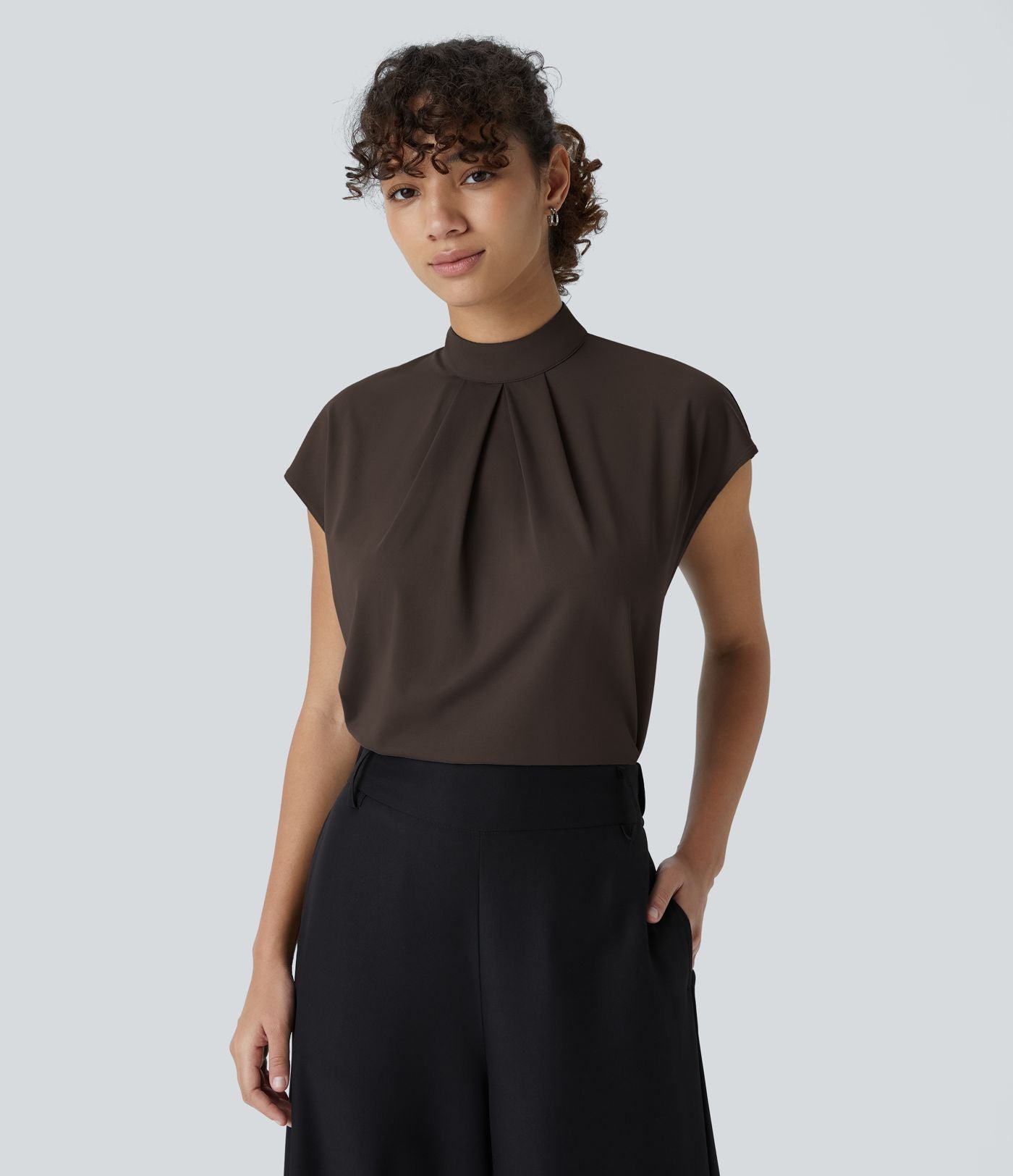 Blouse de Travail à Col Montant Plissée avec Boutons dans le Dos et Manches Courtes