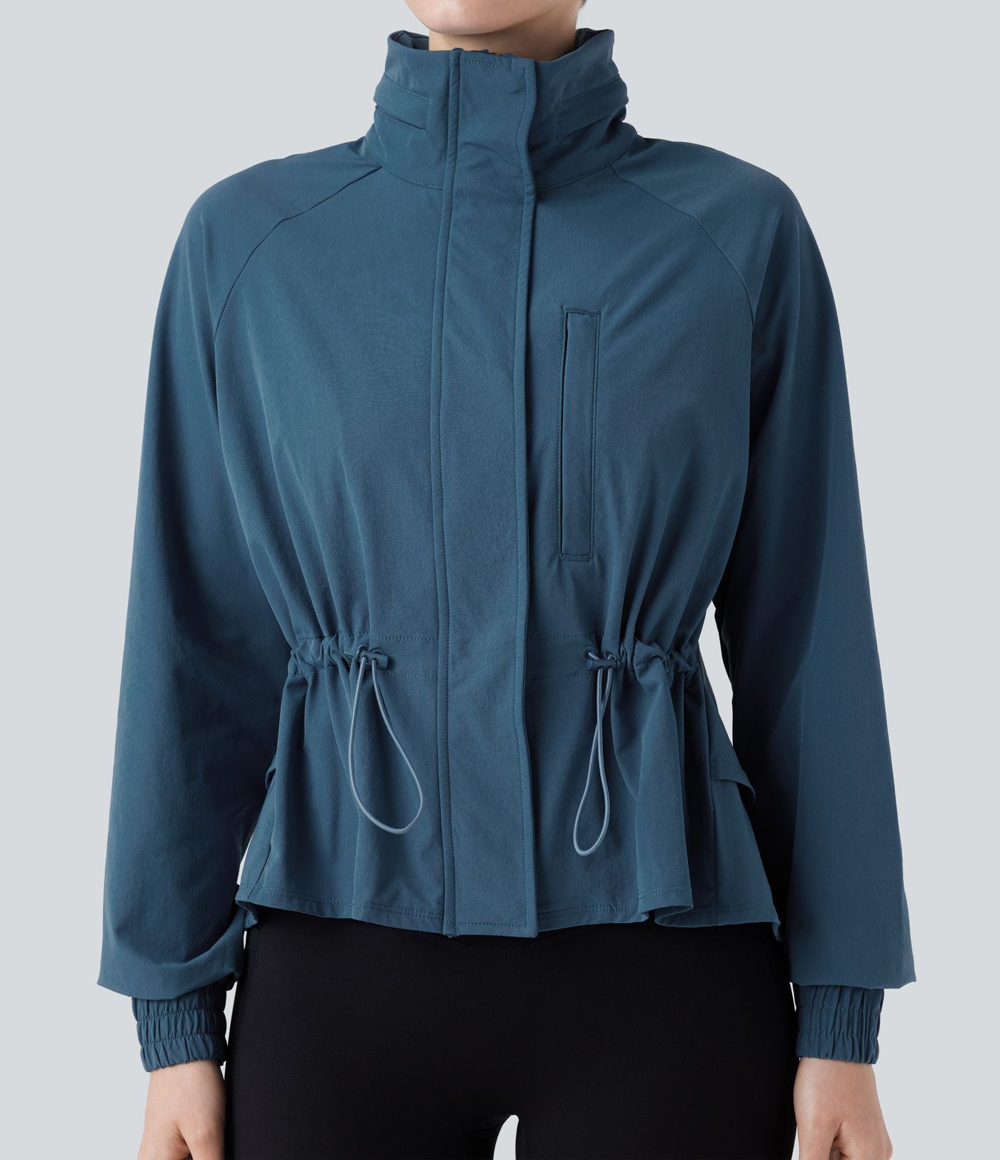 Veste cape d'entraînement à capuche amovible avec cordon de serrage, mesh contrastant et ourlet à volants avec poche