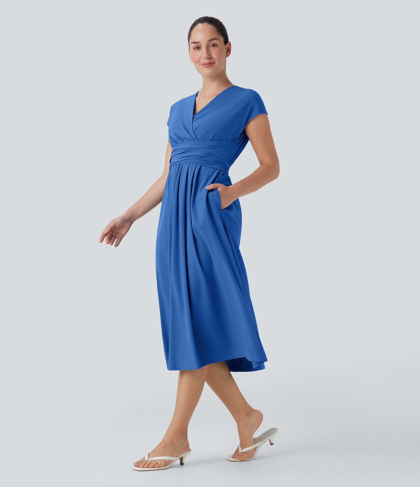 Robe midi Breezeful™ col V manches courtes à liens dans le dos séchage rapide avec poches latérales