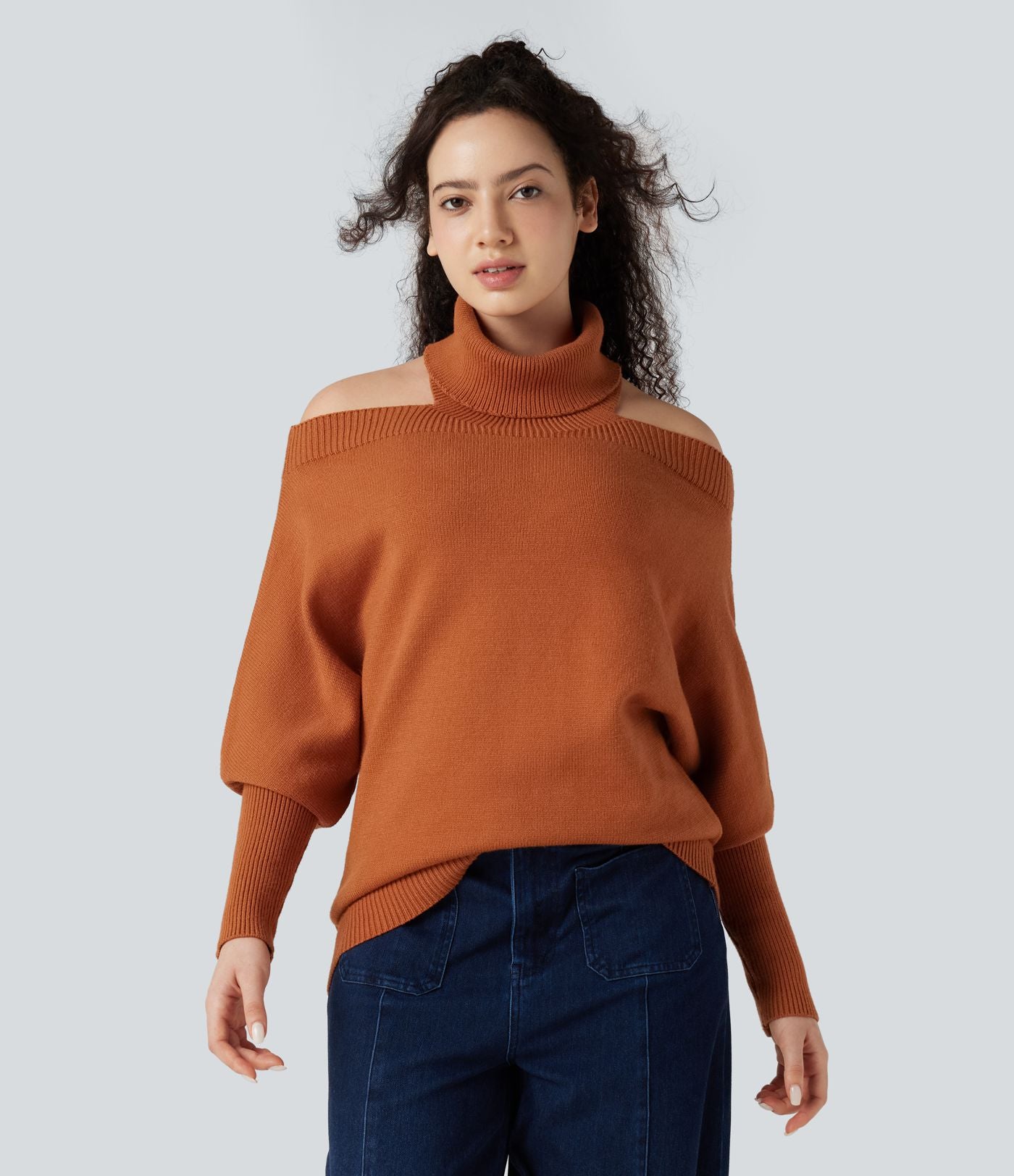 Pull col montant épaules dénudées manches chauve-souris longues