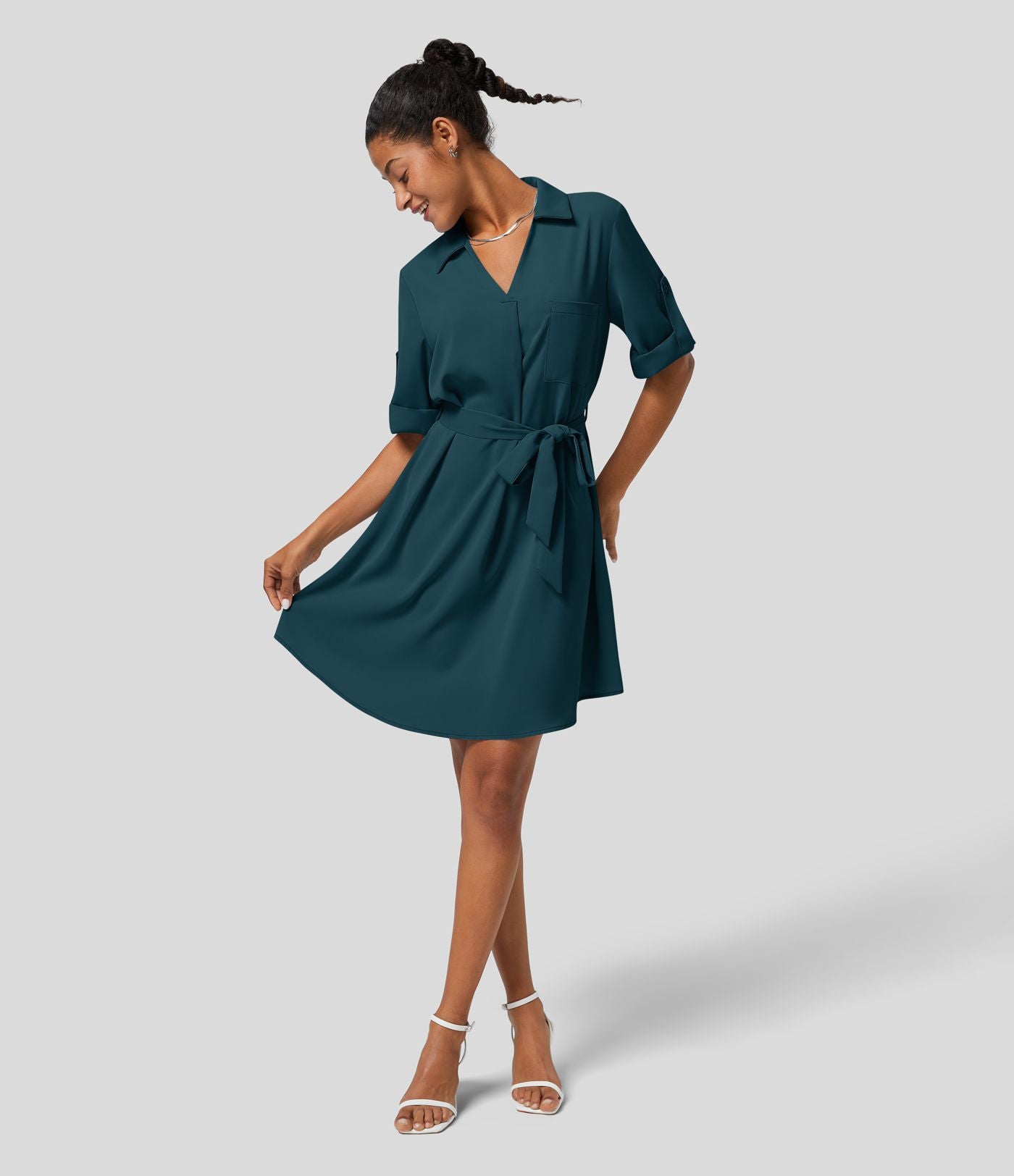 Robe-chemise décontractée à col, manches retroussables et ceinture