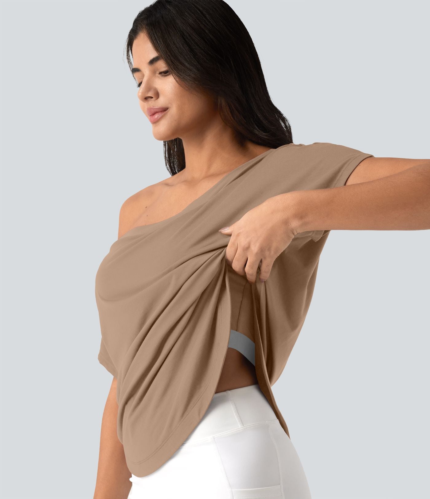Top de sport yoga asymétrique à épaule dénudée manches courtes ourlet arrondi et coupe asymétrique à séchage rapide – Soutien-gorge intégré
