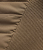 Veste matelassée décontractée à col montant et coupe ajustée, côtelée et contrastée, avec poches