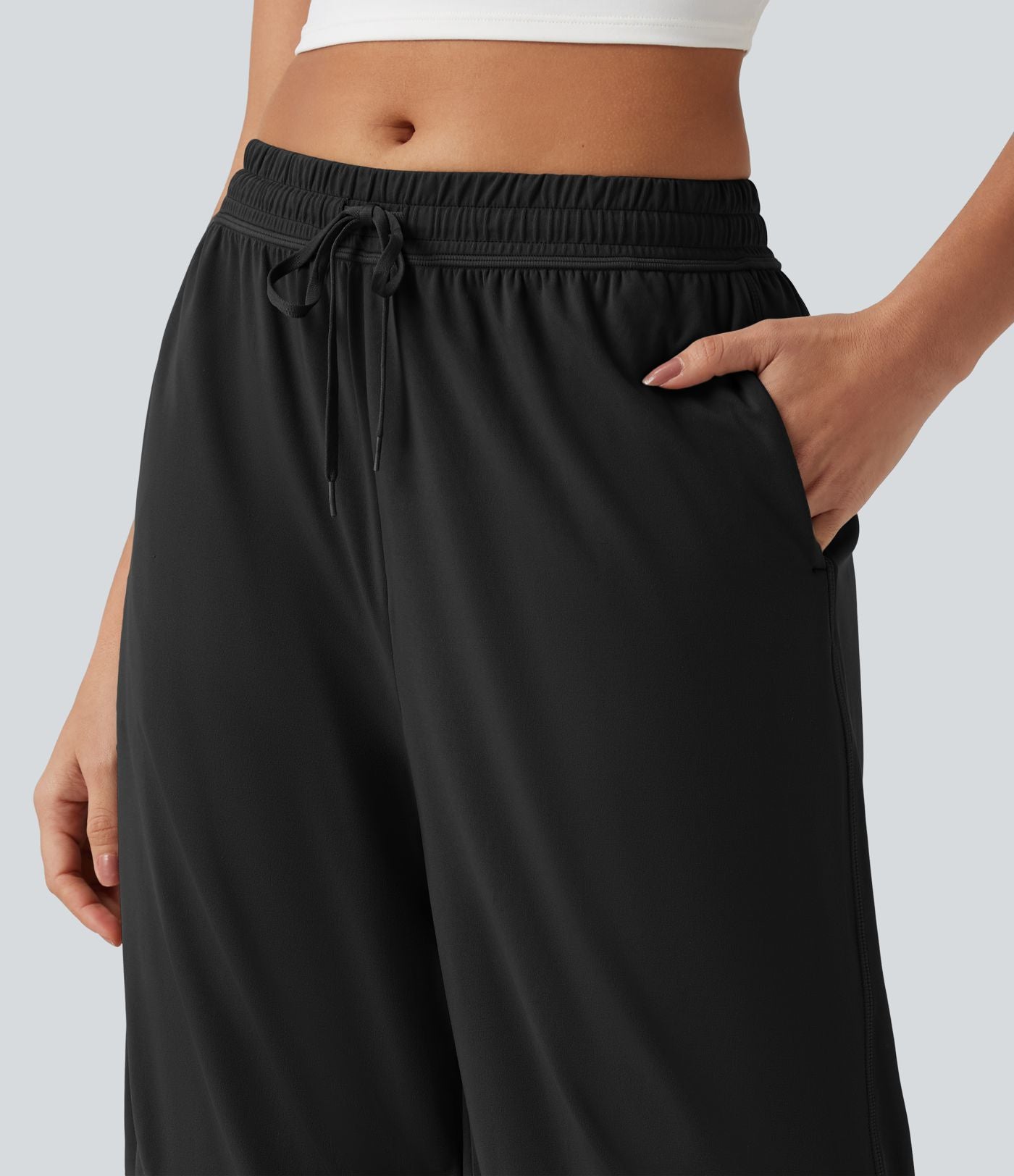Short bouffant de danse taille basse en SoftlyZero™ à cordon de serrage avec poches - UPF50+