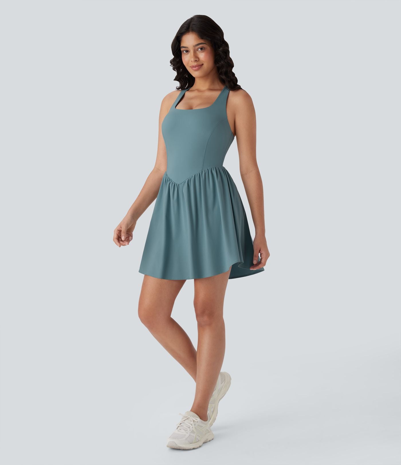 Robe active fluide Breezeful™ mini 2-en-1 à séchage rapide avec dos nu, style corset et poche - Longueur allongée