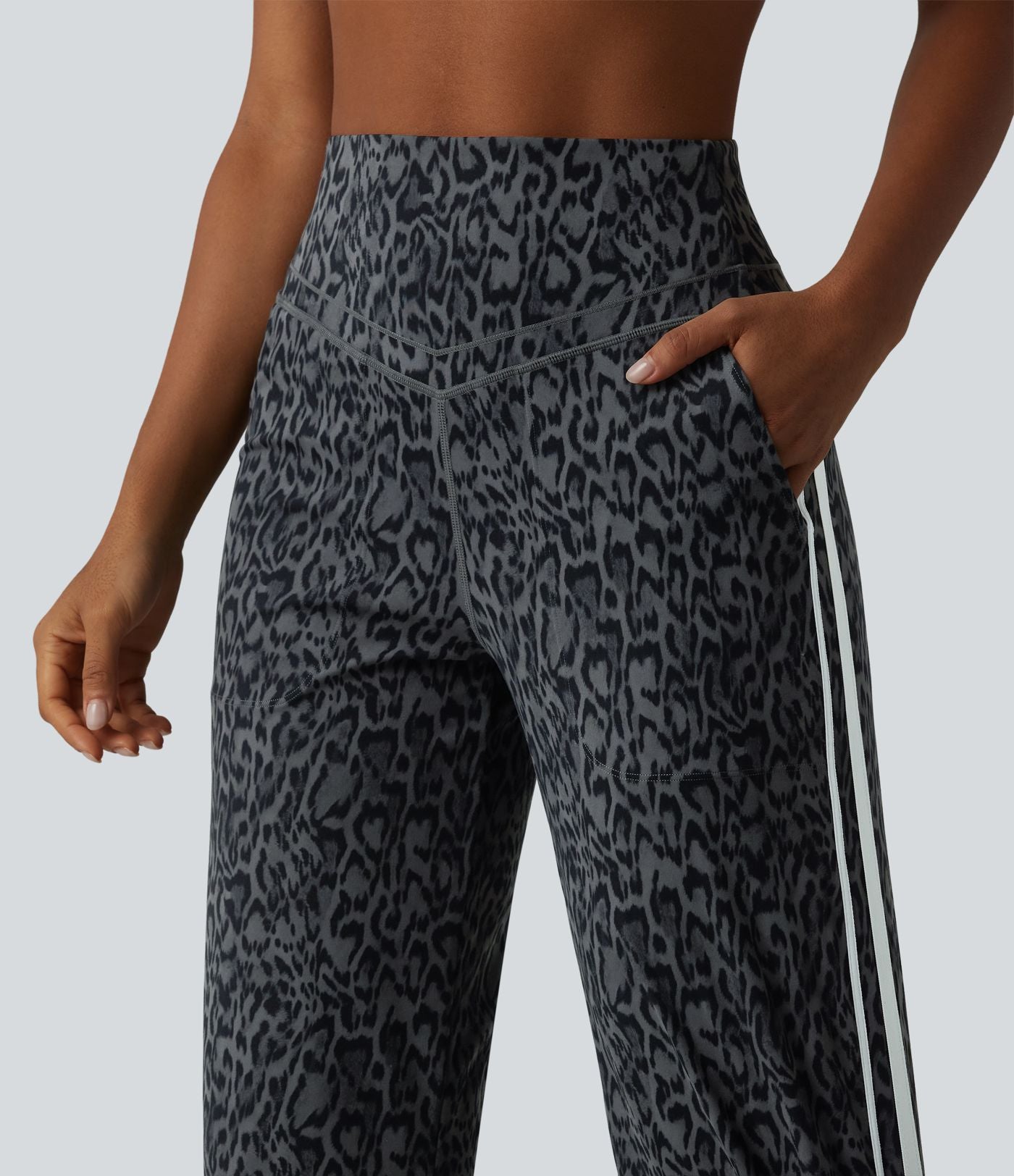 Halara UltraSculpt™ Pantalon de yoga droit taille haute imprimé léopard ventre plat avec bandes latérales et poches