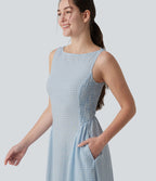 Robe longue fluide casual aspect lin col bateau sans manches à carreaux avec poches