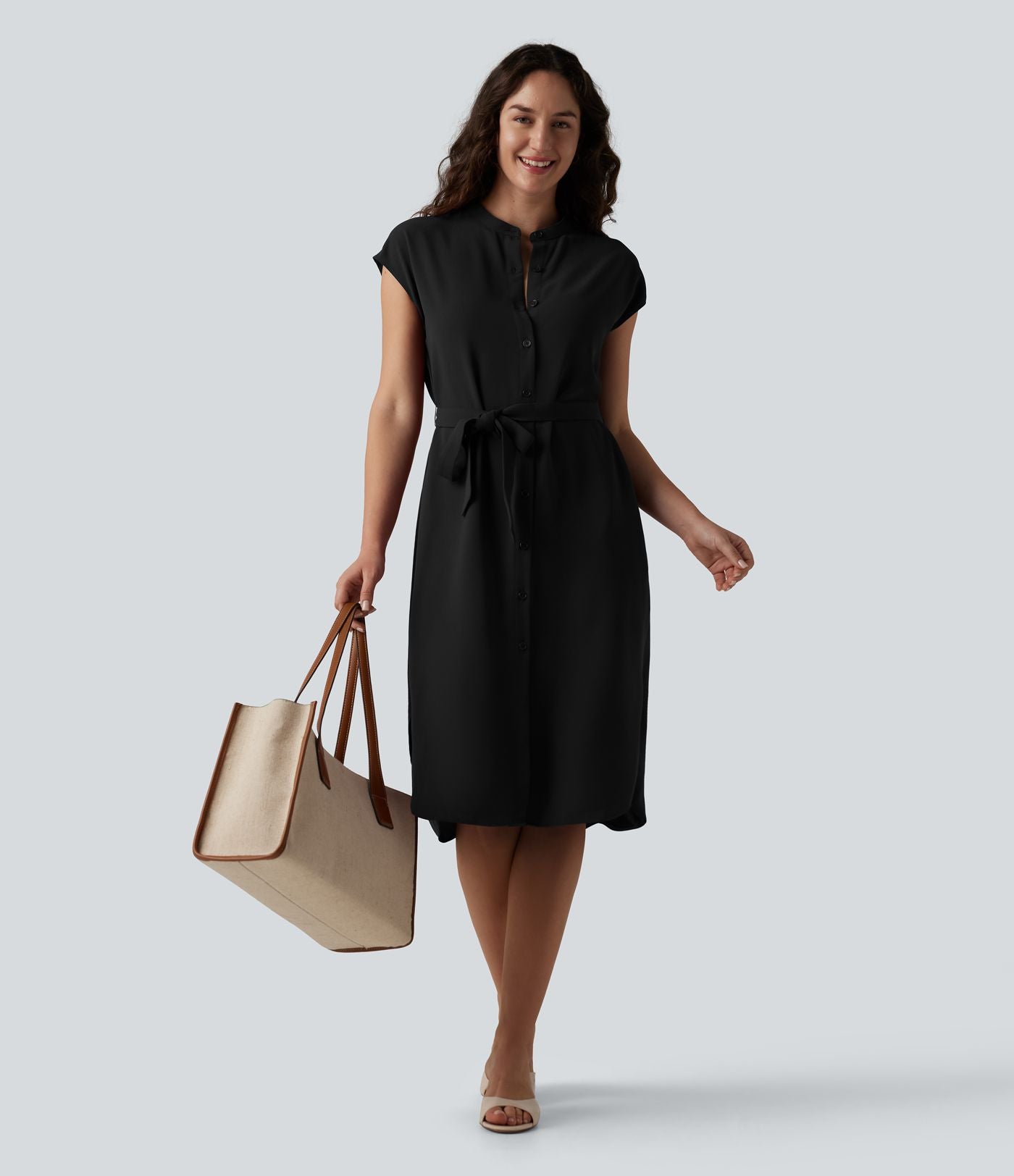 Robe-chemise midi de travail à manches courtes avec ceinture, ourlet arrondi et poches