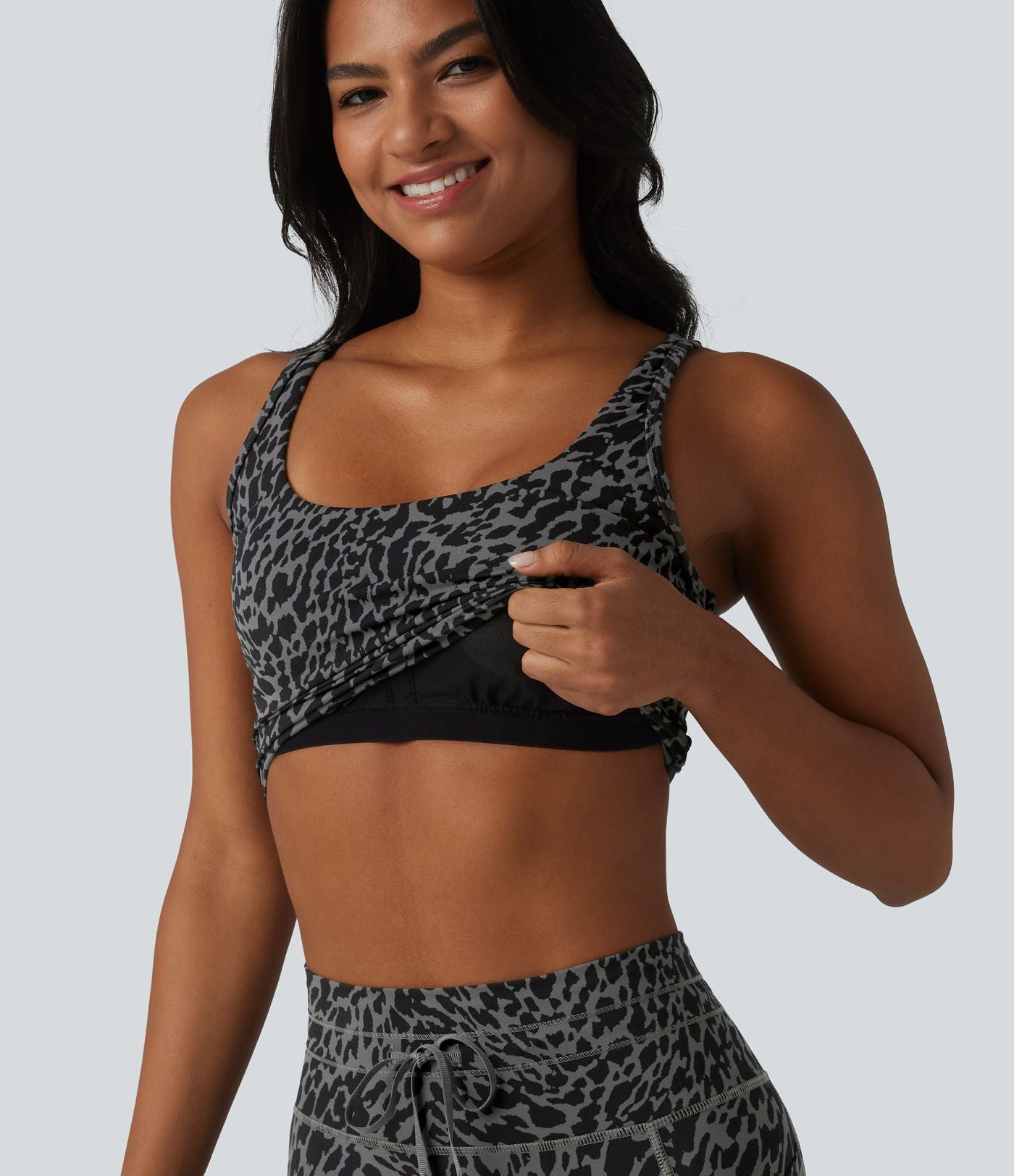 Débardeur de yoga court à imprimé léopard Halara UltraSculpt™ avec soutien-gorge intégré et décolleté en U