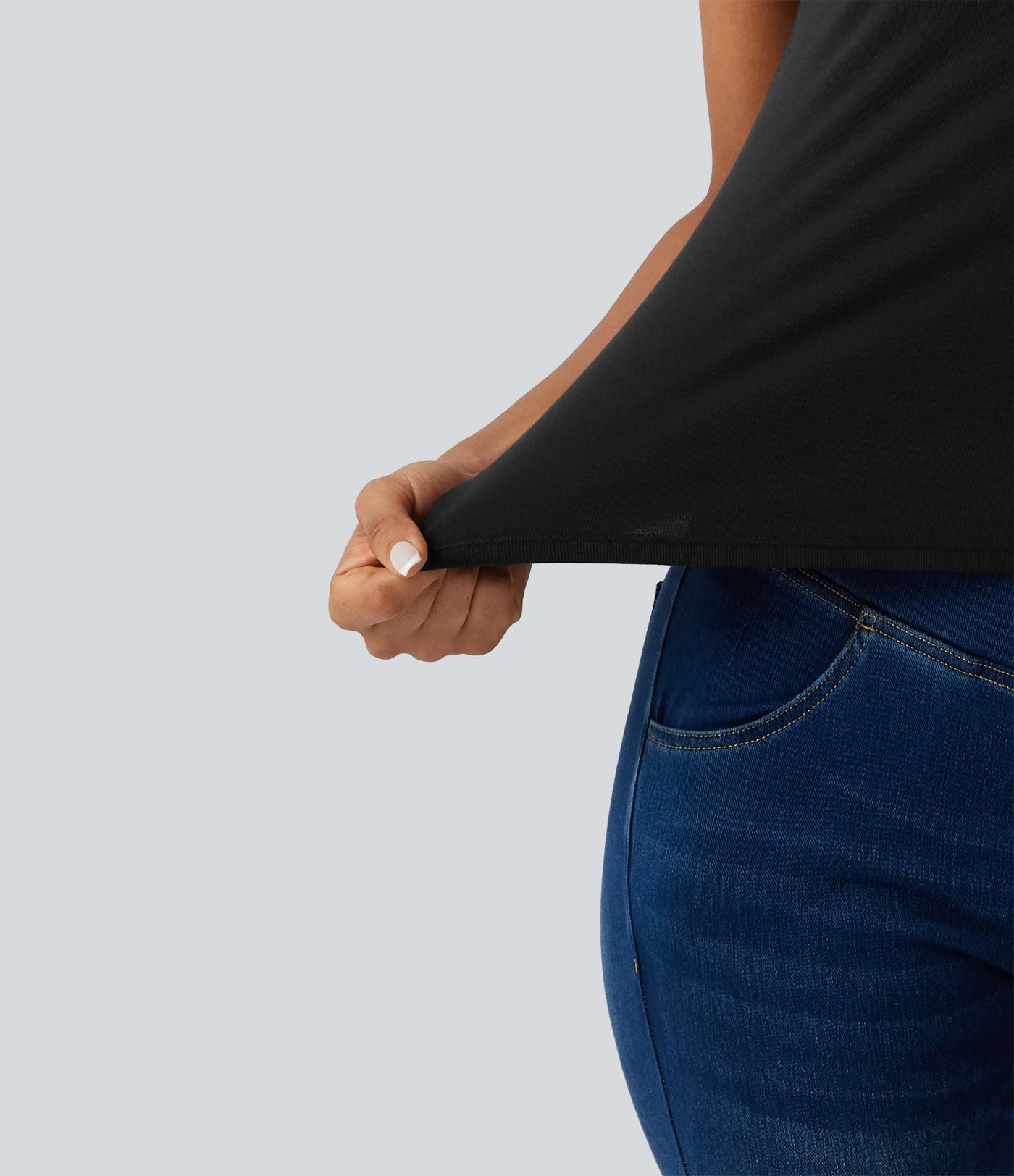 T-shirt en maille côtelée à col rond avec découpe et maintien intégré