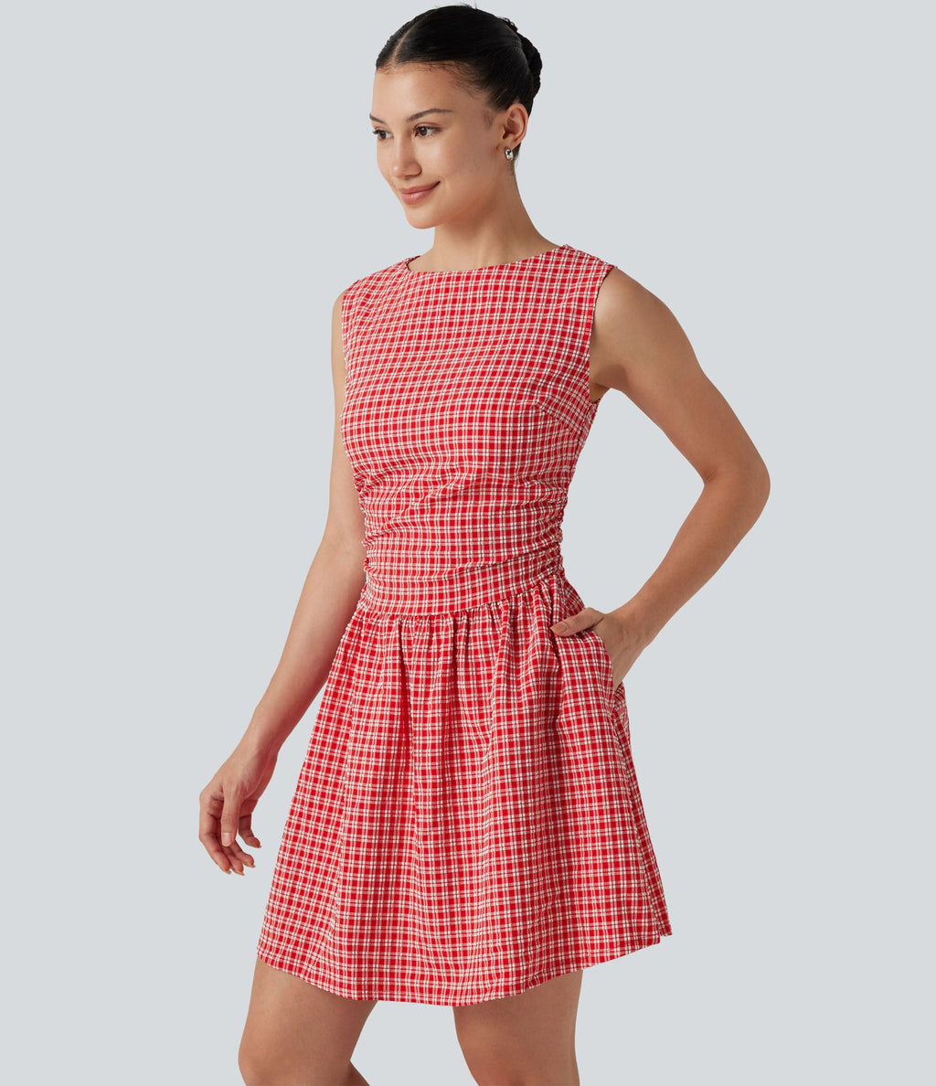Robe mini trapèze vichy sans manches à col bateau, détails froncés, fermeture invisible et poches