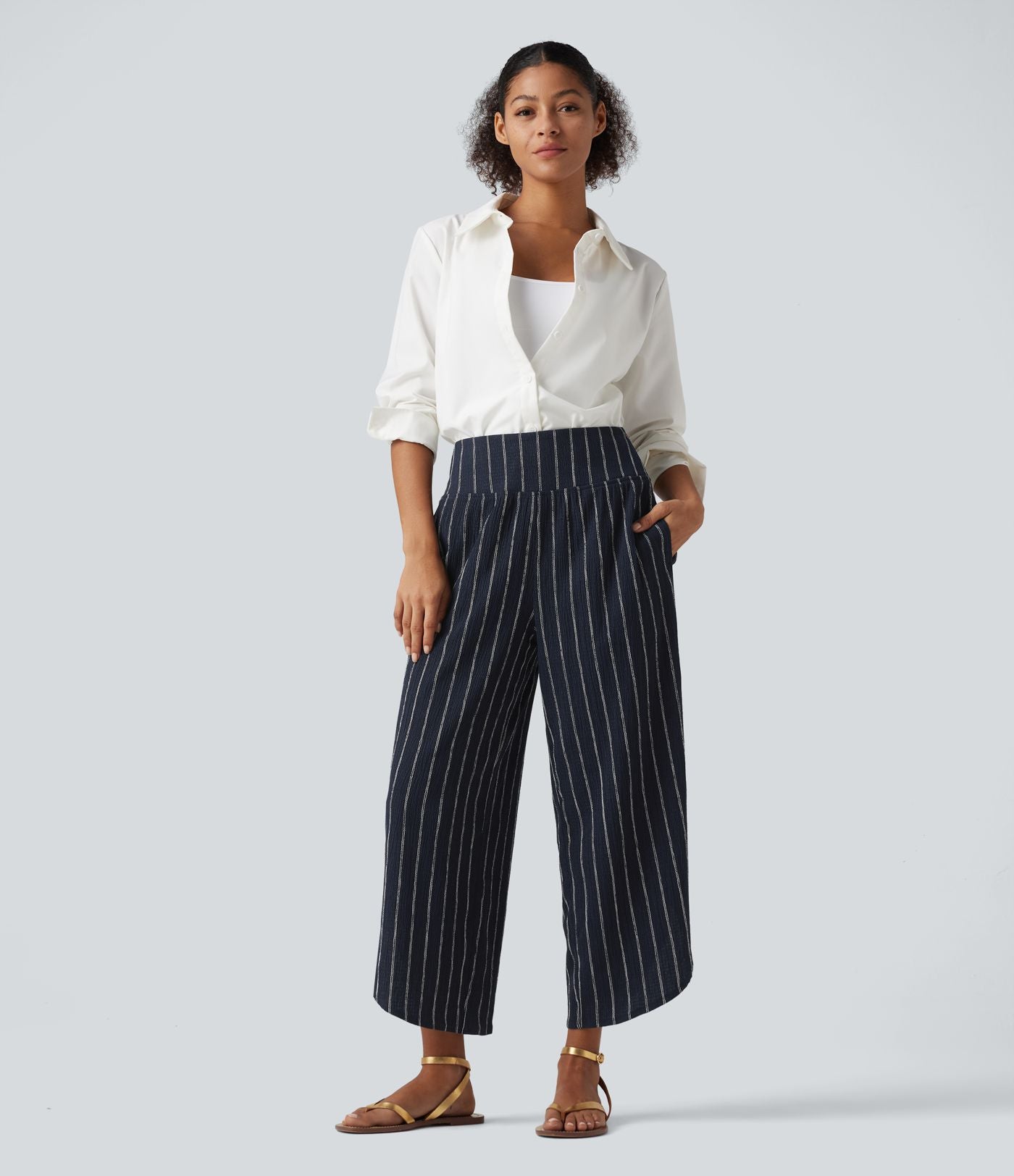 Pantalon rayé taille haute avec ourlet arrondi et poches