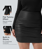 Jupe mini moulante grande taille 2 en 1 taille haute ventre plat froncée ourlet arrondi en polaire simili cuir — longueur allongée