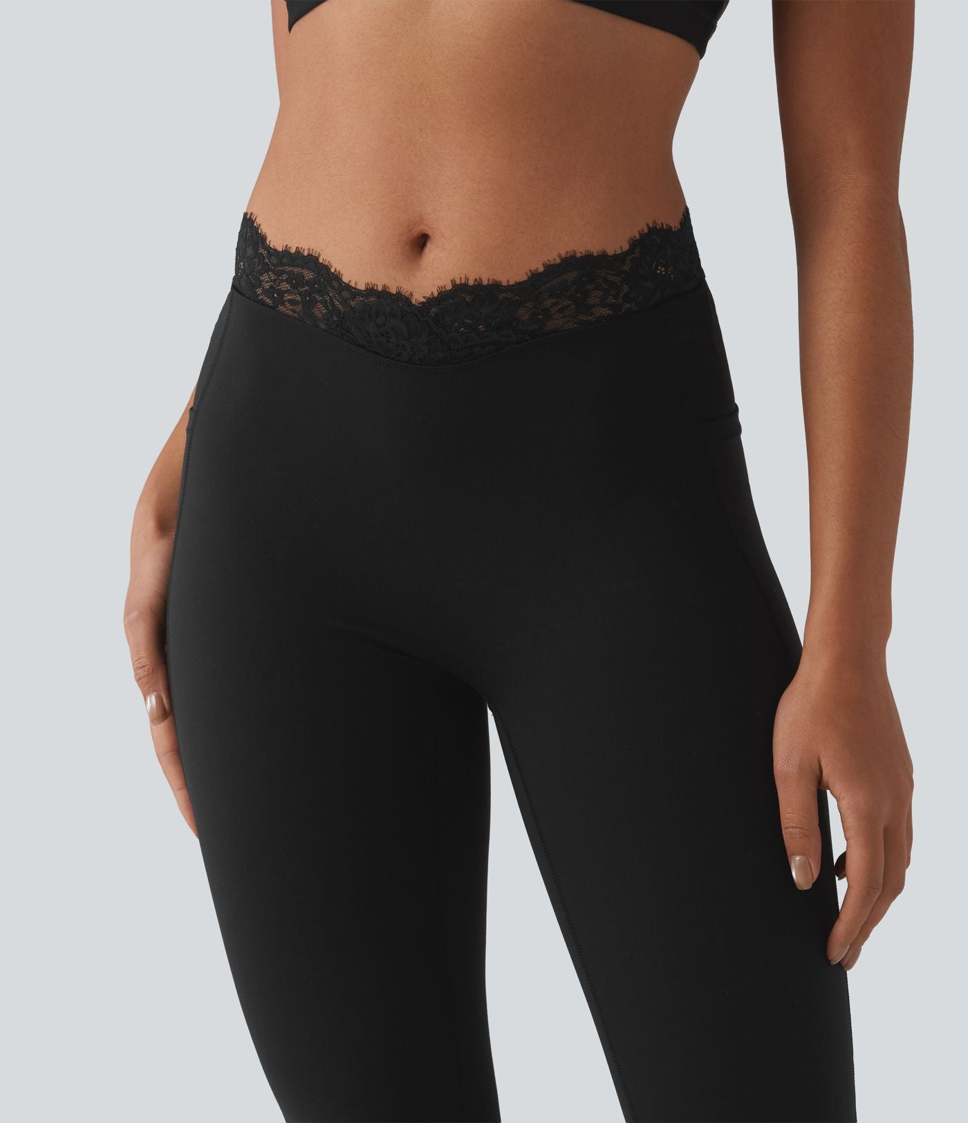 Halara UltraSculpt™ Legging évasé de yoga taille haute en V avec dentelle contrastée et poches