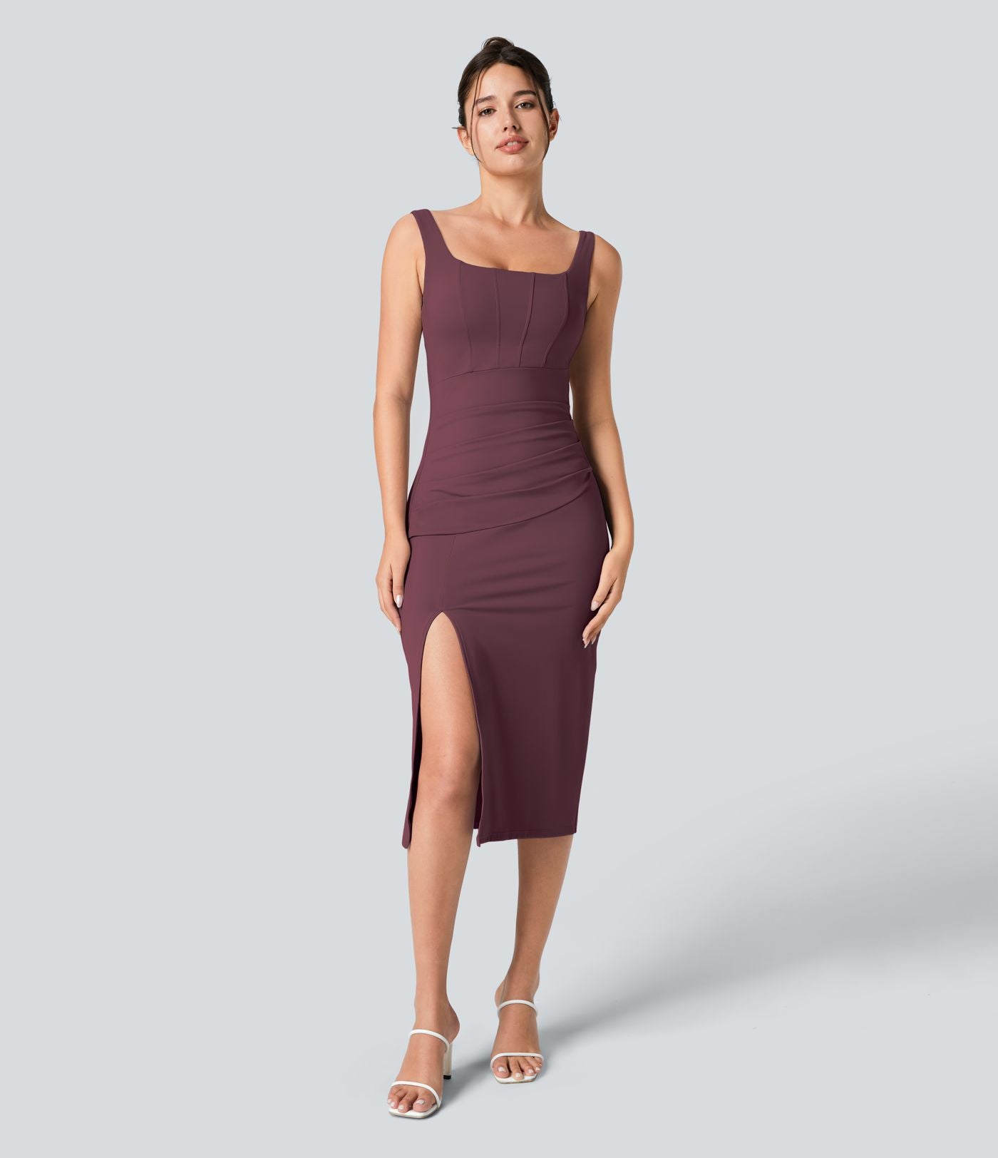 Robe corset midi moulante ruchée à encolure carrée, dos nu, brassière intégrée