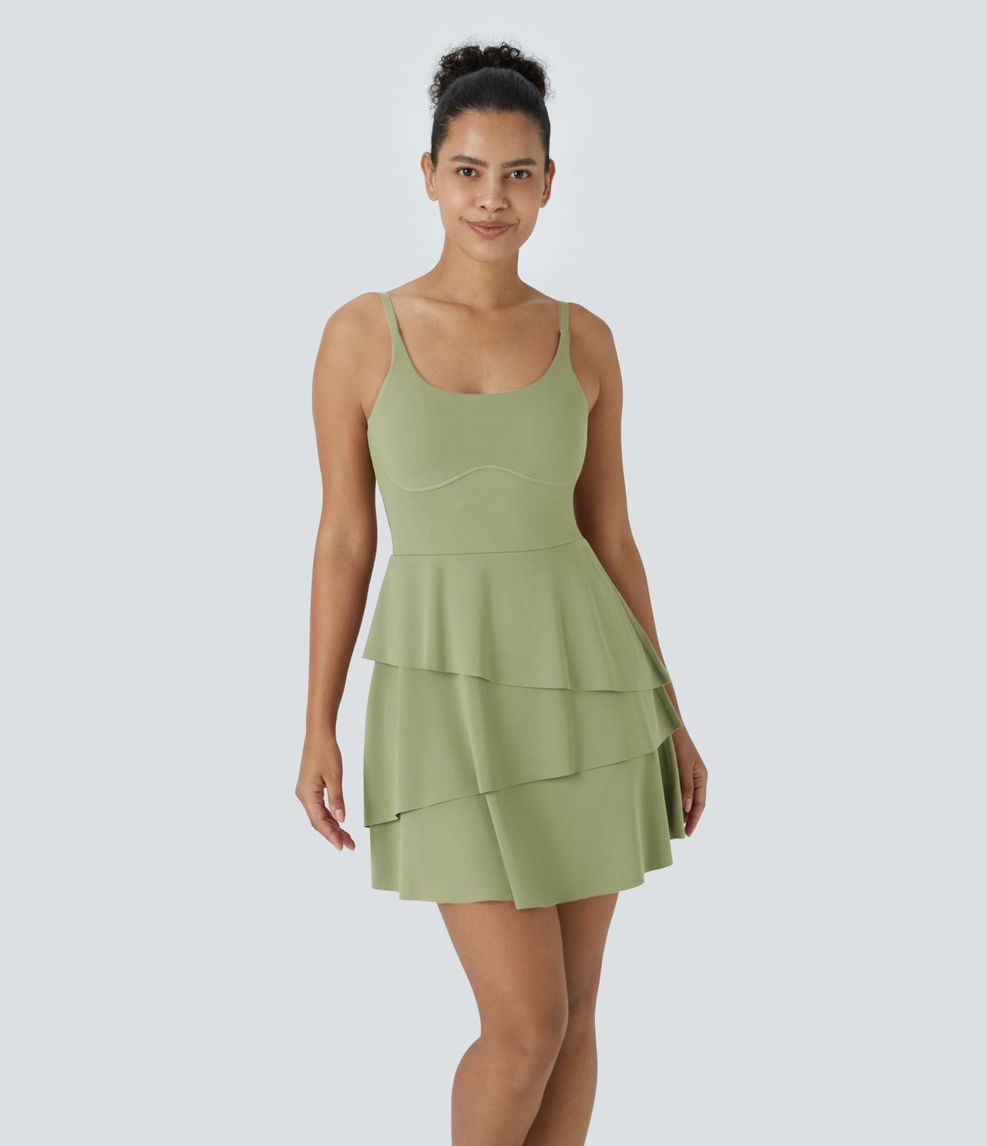 Robe de sport mini SoftlyZero™ Airy à effet frais InstantCool 2-en-1 avec volants superposés et dos nu avec poches