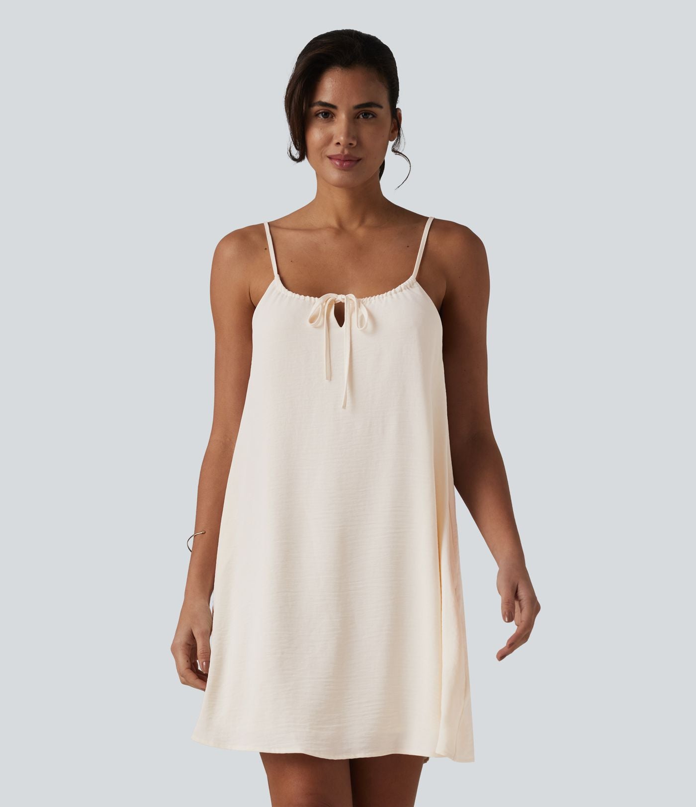 Robe courte à bretelles aspect lin avec laçage décoratif et poches