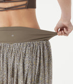 Jupe de sport mini 2-en-1 fluide taille mi-haute en mesh léopard avec poche