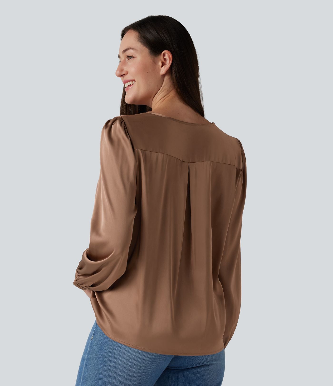 Chemisier tailleur en satin col cranté manches longues