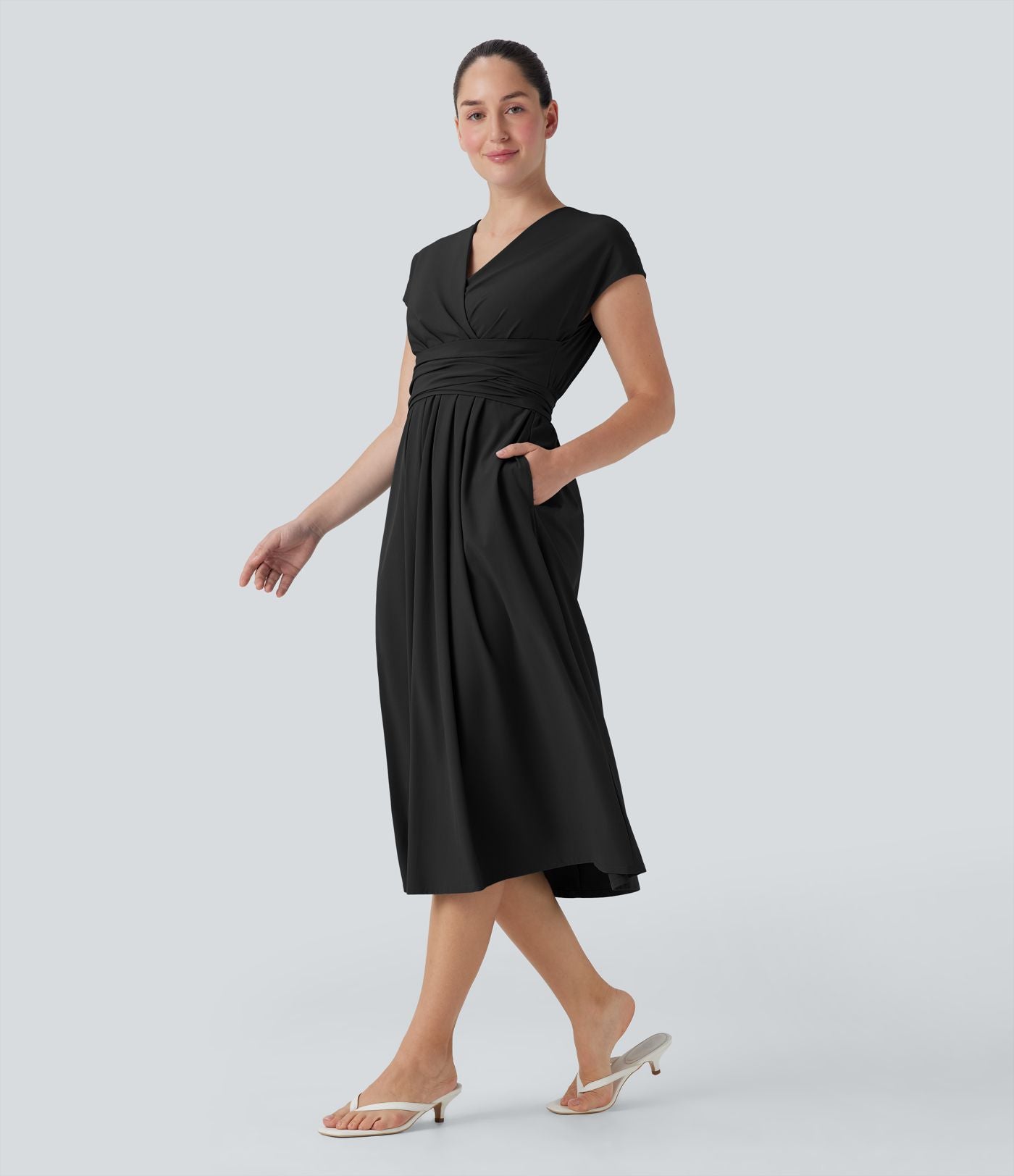 Robe midi Breezeful™ col V manches courtes à liens dans le dos séchage rapide avec poches latérales