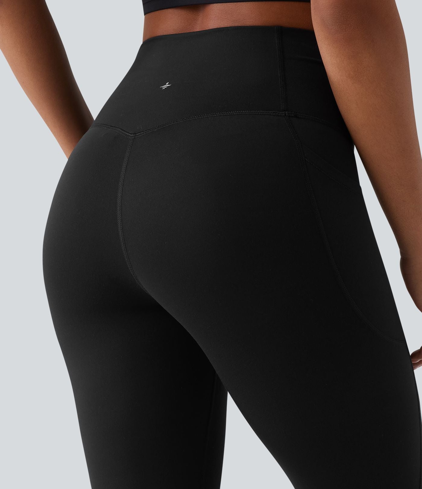 Legging de sport SoftlyZero™ taille haute avec empiècements en dentelle contrastée et poches – UPF 50+