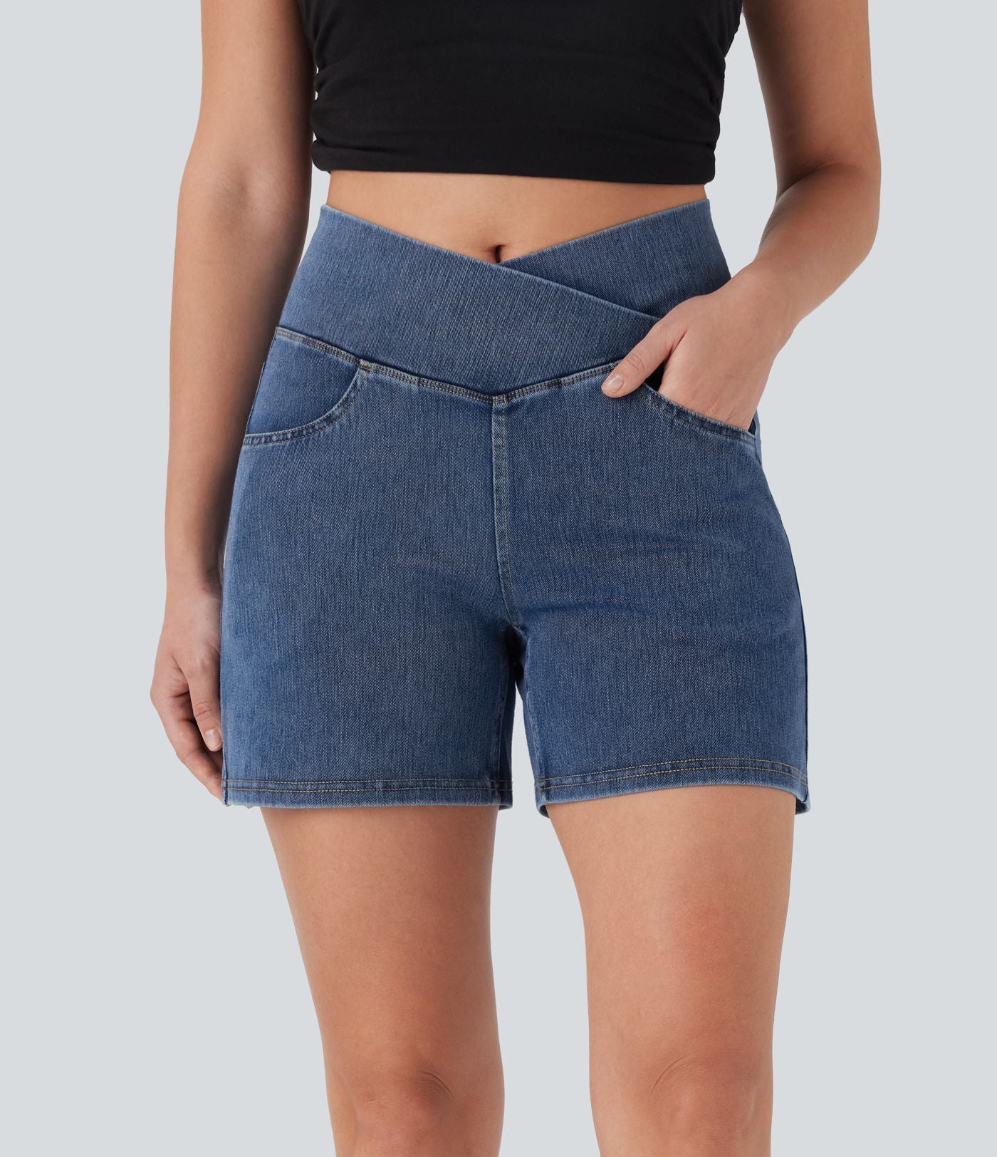 Halara Flex™ Short décontracté évasé à jambe large en denim extensible délavé taille haute croisée avec poches multiples