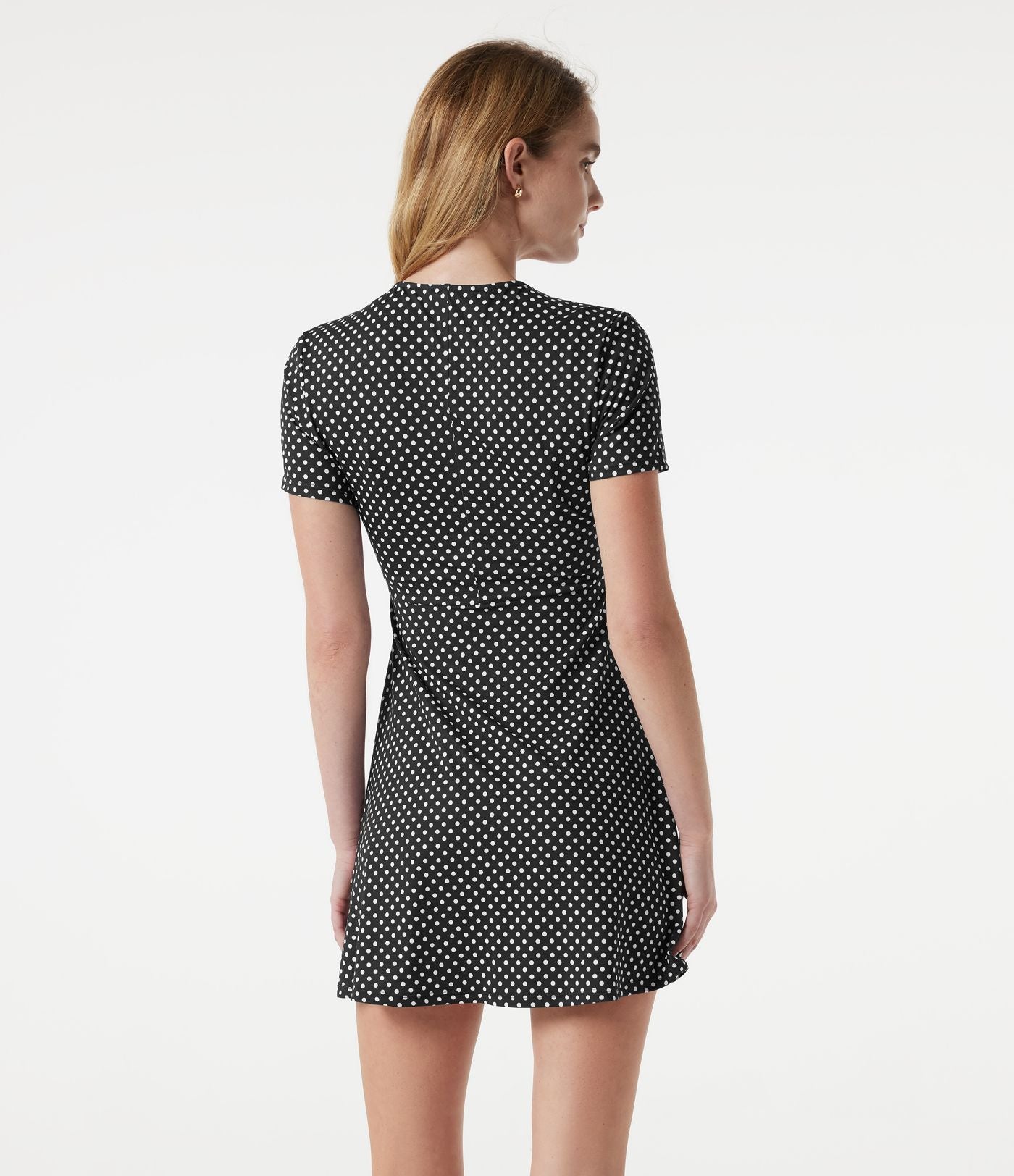 Robe mini décontractée à pois, col V, manches courtes